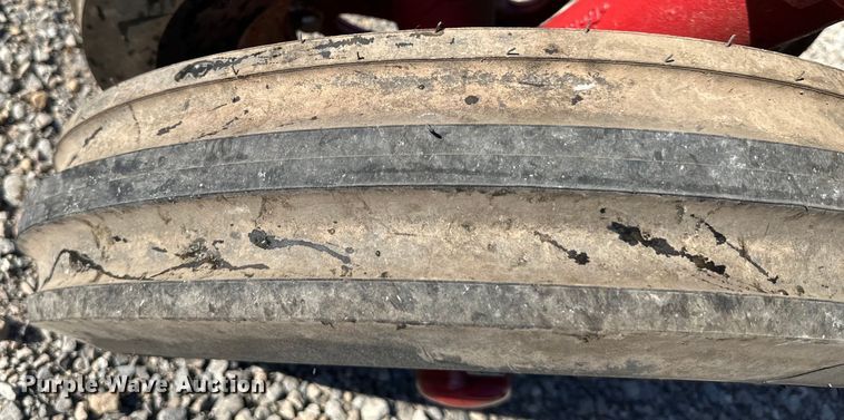 image for item NT9196 1947 International Harvester Farmall H tractor