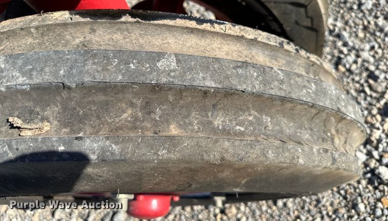 image for item NT9196 1947 International Harvester Farmall H tractor