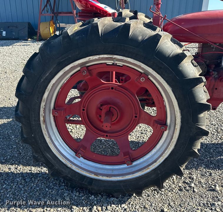 image for item NT9196 1947 International Harvester Farmall H tractor