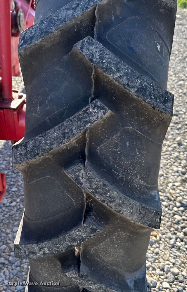 image for item NT9196 1947 International Harvester Farmall H tractor