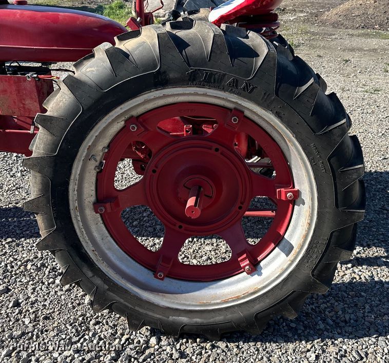 image for item NT9196 1947 International Harvester Farmall H tractor