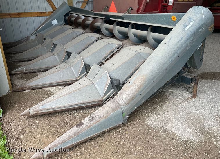 image for item NT9203 Deutz Allis  630 corn head