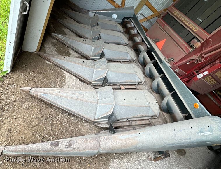 image for item NT9203 Deutz Allis  630 corn head