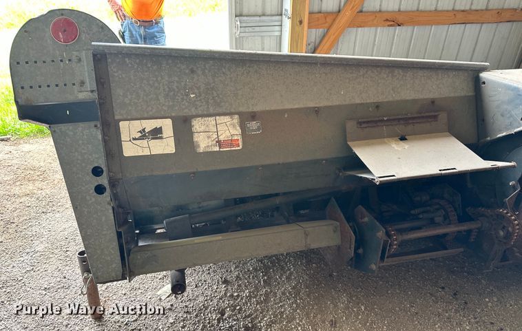 image for item NT9203 Deutz Allis  630 corn head