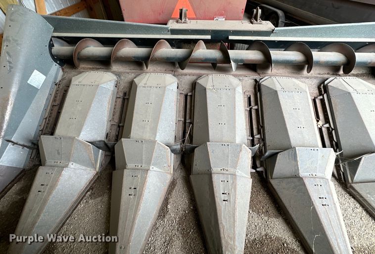 image for item NT9203 Deutz Allis  630 corn head