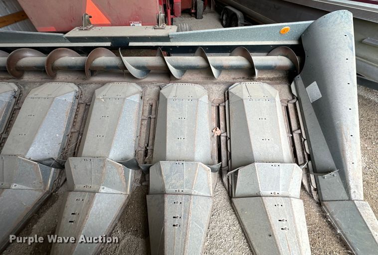 image for item NT9203 Deutz Allis  630 corn head