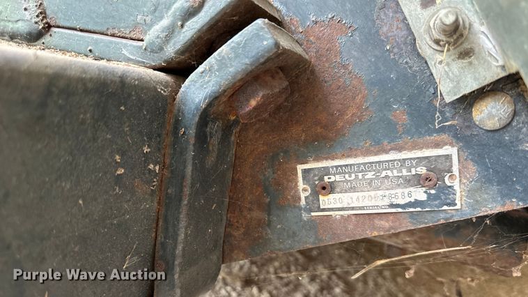 image for item NT9203 Deutz Allis  630 corn head