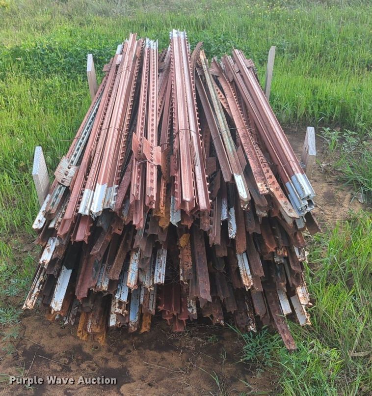 image for item NZ9693 (200) 6' L T-posts 