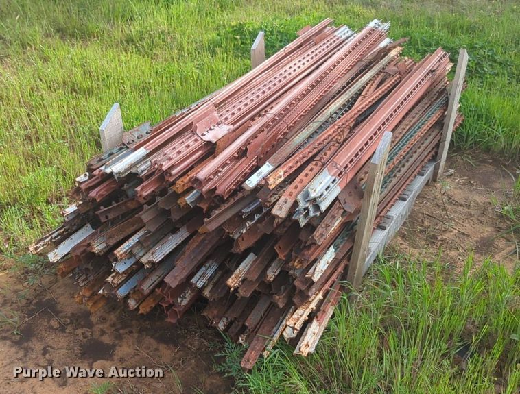 image for item NZ9693 (200) 6' L T-posts 