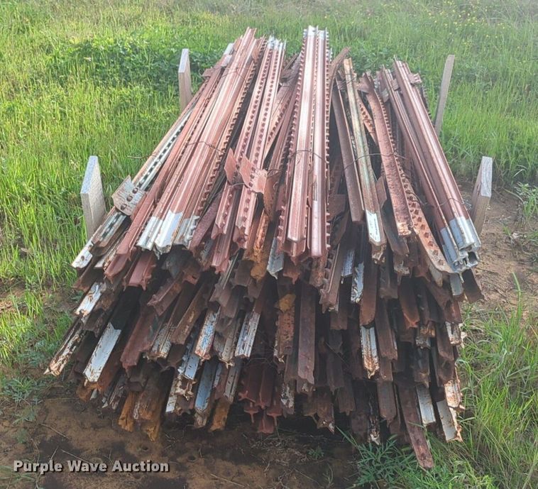 image for item NZ9693 (200) 6' L T-posts 