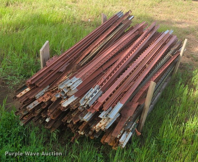 image for item NZ9693 (200) 6' L T-posts 