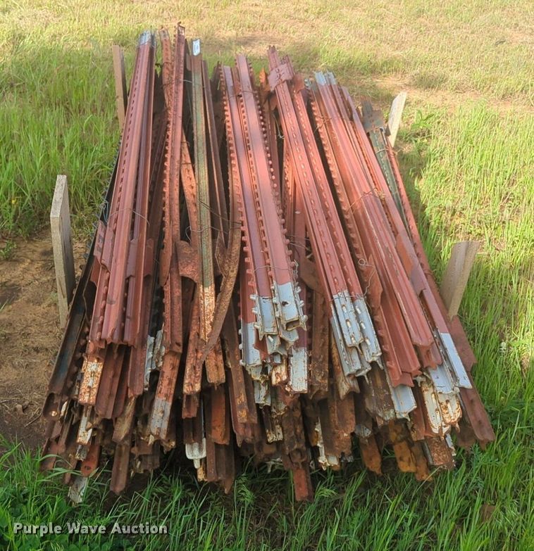 image for item NZ9693 (200) 6' L T-posts 