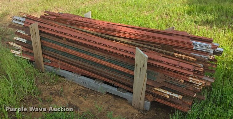 image for item NZ9693 (200) 6' L T-posts 