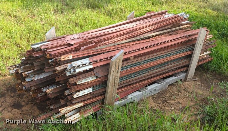 image for item NZ9693 (200) 6' L T-posts 