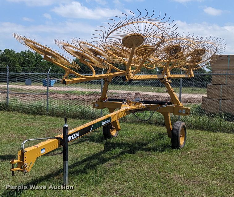 image for item NZ9730 2021 Vermeer VR1224 hay rake