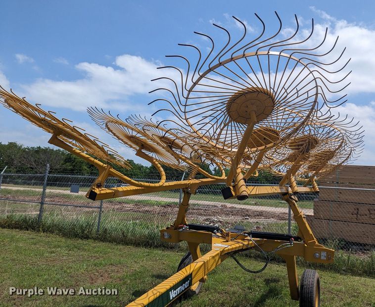 image for item NZ9730 2021 Vermeer VR1224 hay rake