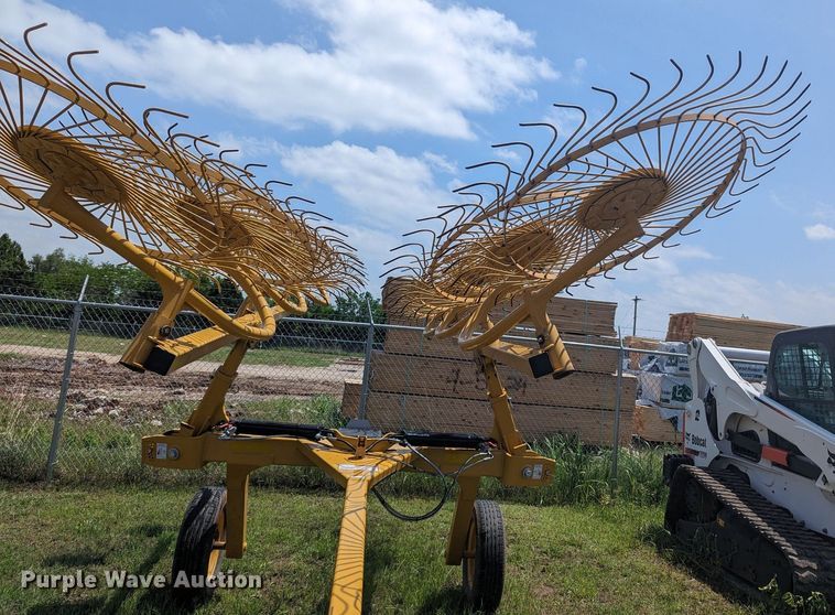 image for item NZ9730 2021 Vermeer VR1224 hay rake