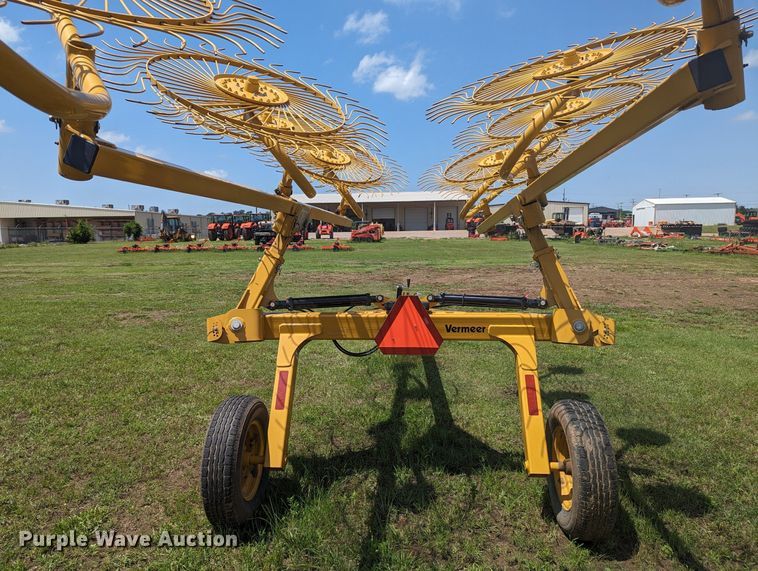 image for item NZ9730 2021 Vermeer VR1224 hay rake