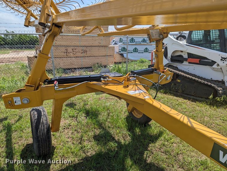 image for item NZ9730 2021 Vermeer VR1224 hay rake