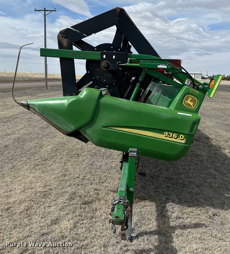 image for item OA9705 2005 John Deere 936D draper head