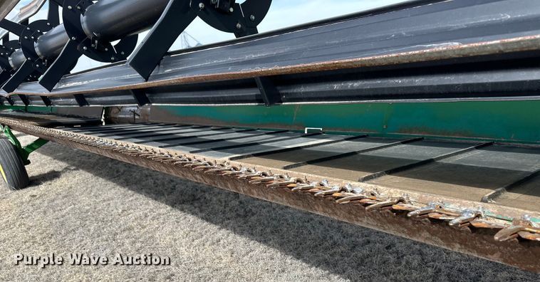 image for item OA9705 2005 John Deere 936D draper head