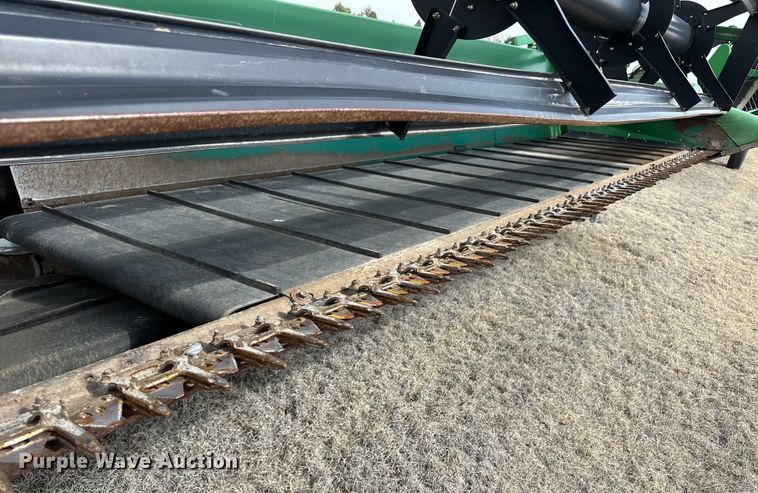 image for item OA9705 2005 John Deere 936D draper head