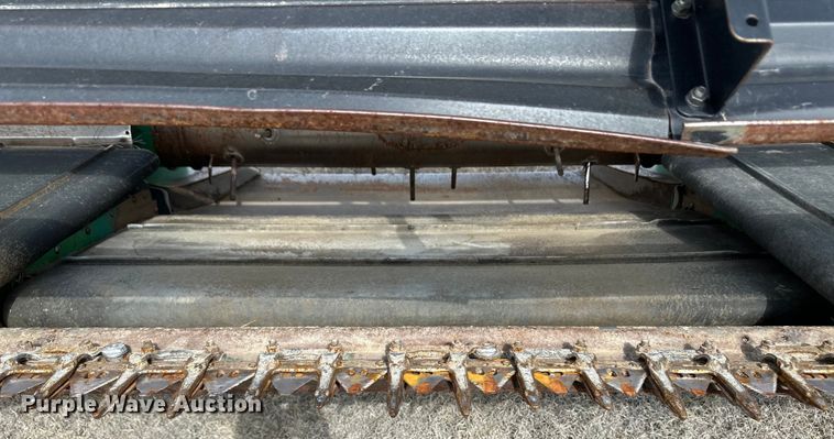 image for item OA9705 2005 John Deere 936D draper head