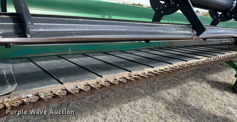 image for item OA9705 2005 John Deere 936D draper head