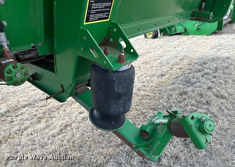 image for item OA9705 2005 John Deere 936D draper head