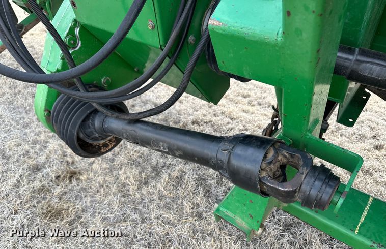 image for item OA9705 2005 John Deere 936D draper head