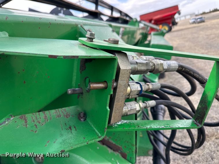 image for item OA9705 2005 John Deere 936D draper head