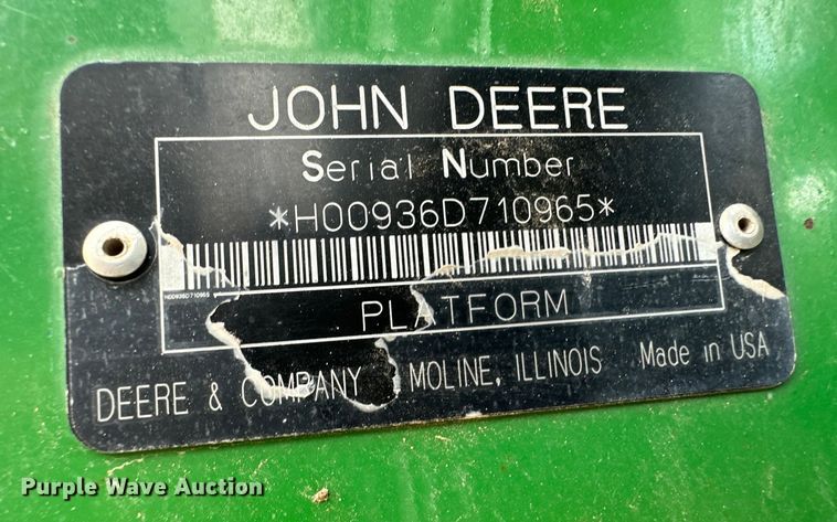 image for item OA9705 2005 John Deere 936D draper head