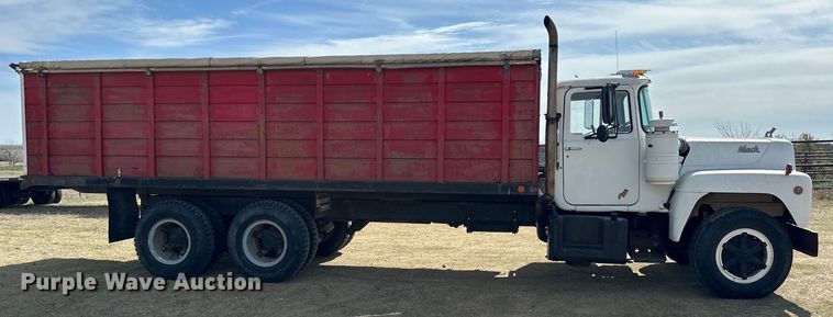 image for item OE9071 1974 Mack R600 grain truck