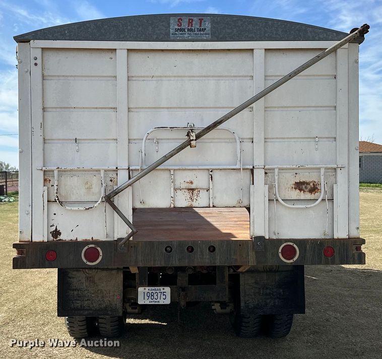 image for item OE9071 1974 Mack R600 grain truck