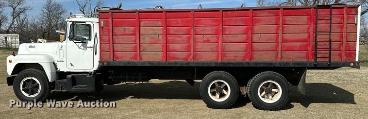 image for item OE9071 1974 Mack R600 grain truck
