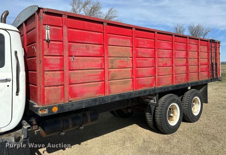 image for item OE9071 1974 Mack R600 grain truck