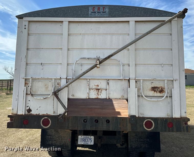 image for item OE9071 1974 Mack R600 grain truck