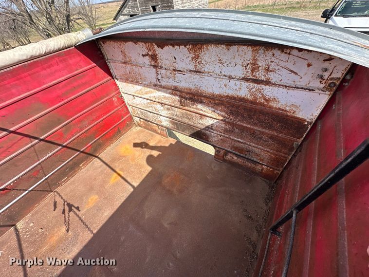 image for item OE9071 1974 Mack R600 grain truck