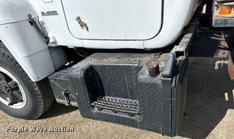 image for item OE9071 1974 Mack R600 grain truck