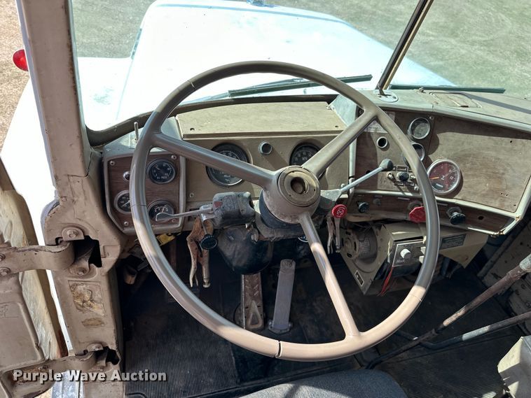 image for item OE9071 1974 Mack R600 grain truck