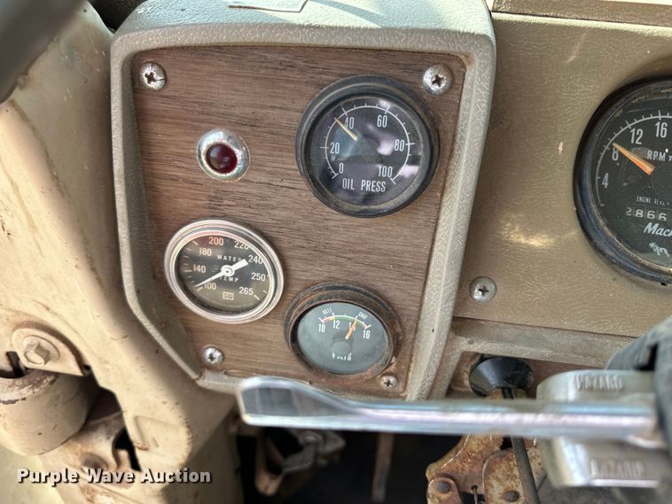 image for item OE9071 1974 Mack R600 grain truck