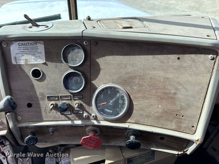 image for item OE9071 1974 Mack R600 grain truck