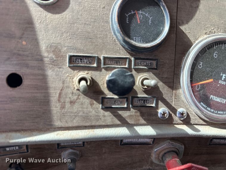 image for item OE9071 1974 Mack R600 grain truck