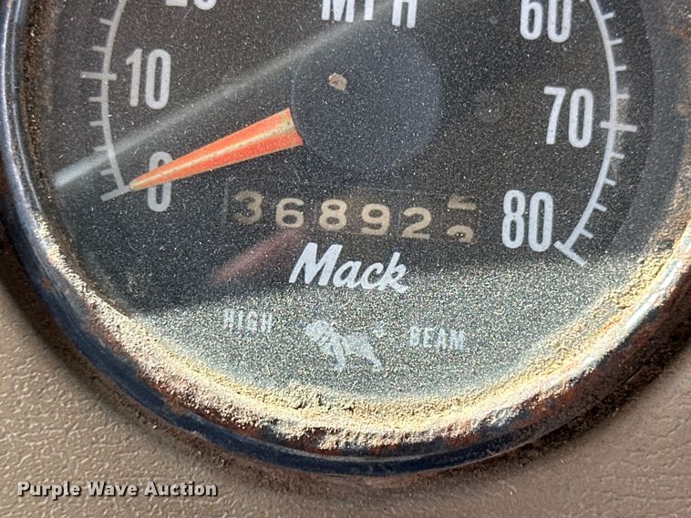 image for item OE9071 1974 Mack R600 grain truck