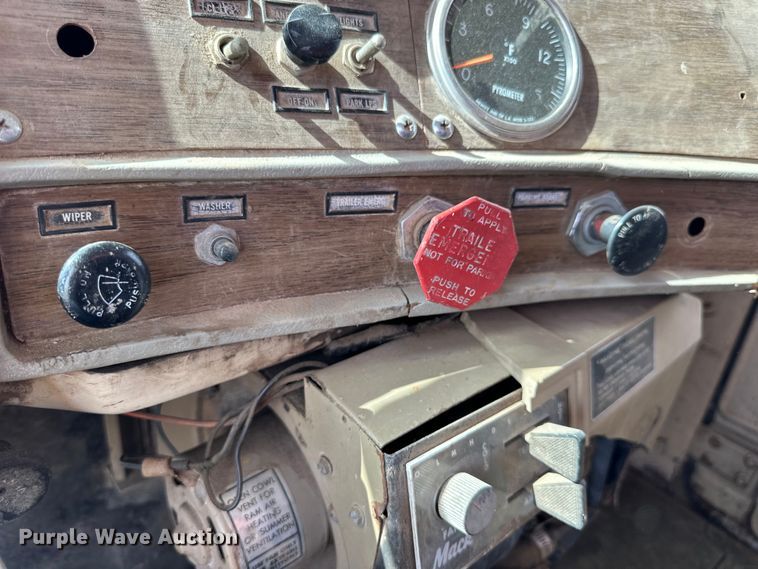 image for item OE9071 1974 Mack R600 grain truck