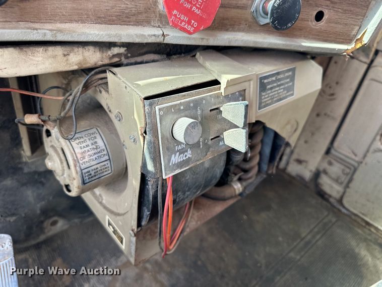 image for item OE9071 1974 Mack R600 grain truck