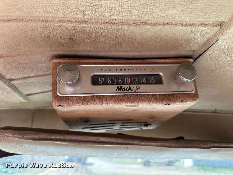 image for item OE9071 1974 Mack R600 grain truck