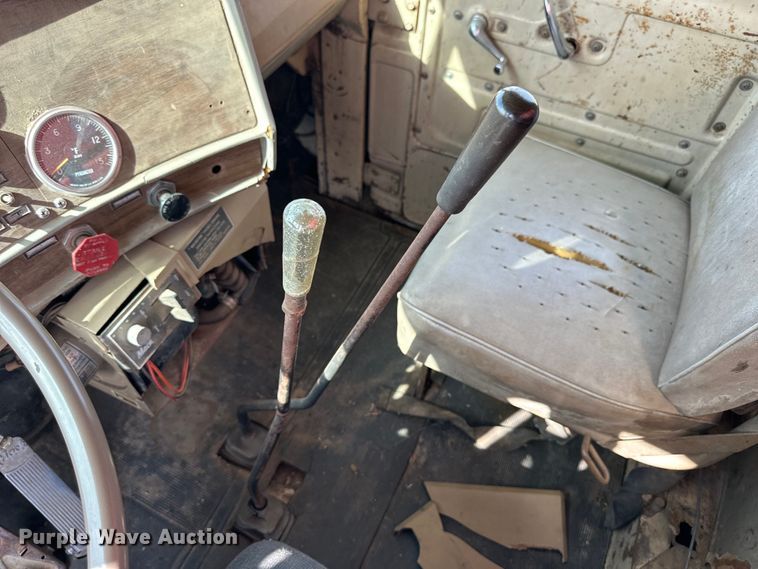 image for item OE9071 1974 Mack R600 grain truck