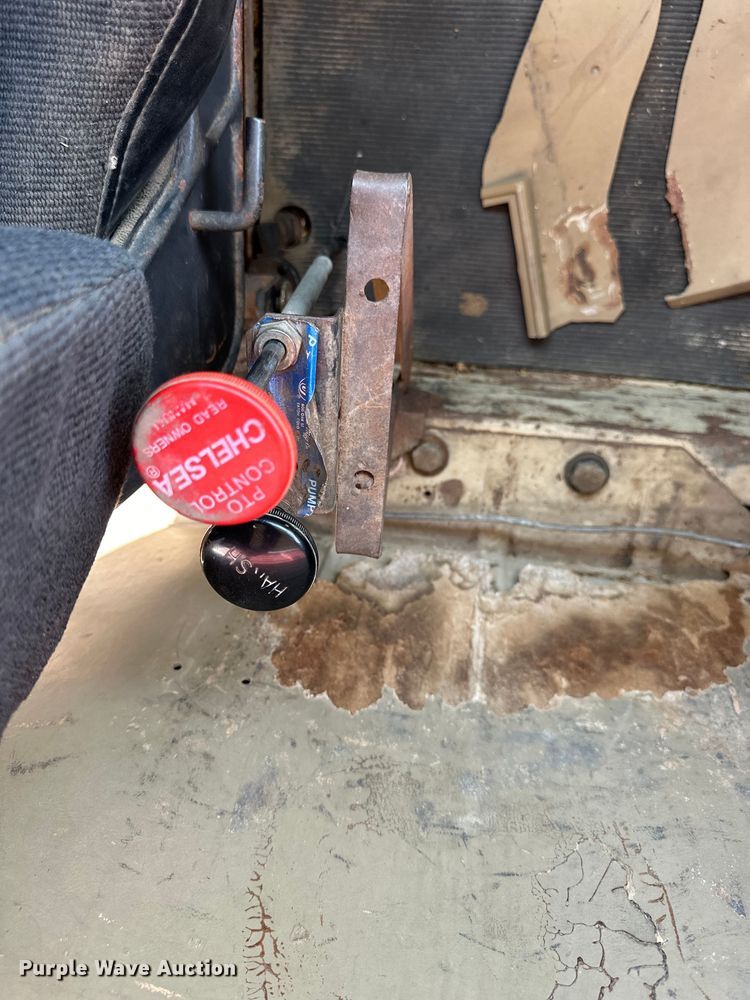 image for item OE9071 1974 Mack R600 grain truck