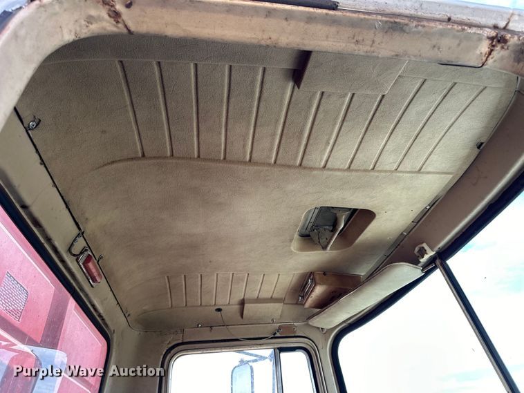 image for item OE9071 1974 Mack R600 grain truck